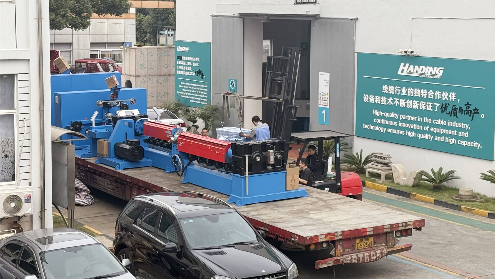 漢鼎10月發貨信息 - EXT80+40+100-26DS 光伏串擠擠出機生產線