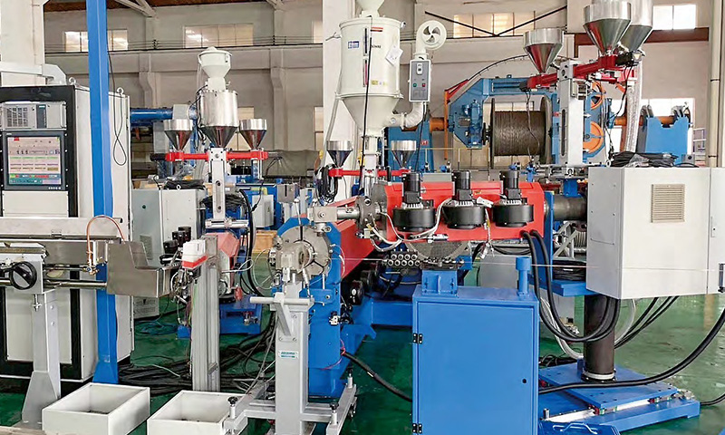 img of EXT65/90 高精度三層共擠+ 雙色擠出機