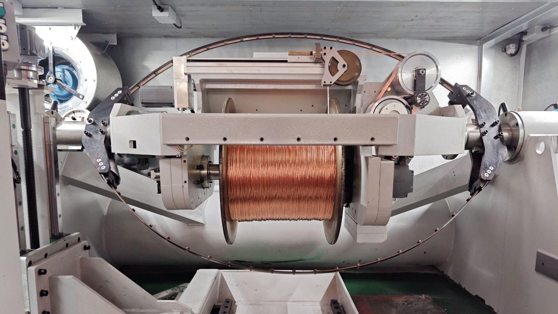 DTE-631/632D 雙節距束線機